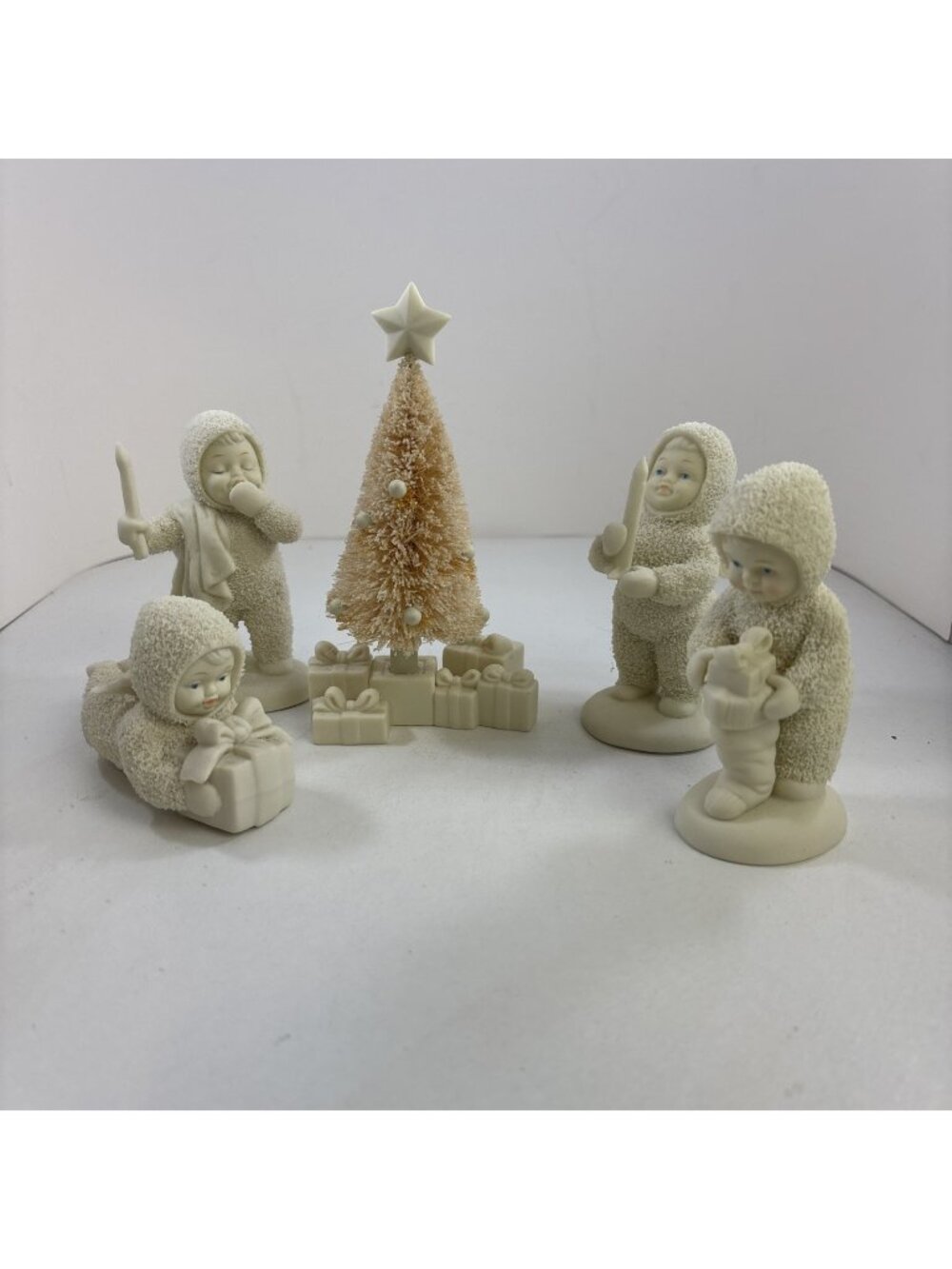 Snowbabies Dept 56 Collection Pink Bottle Brush Tree 4 Christmas Morning Figures
